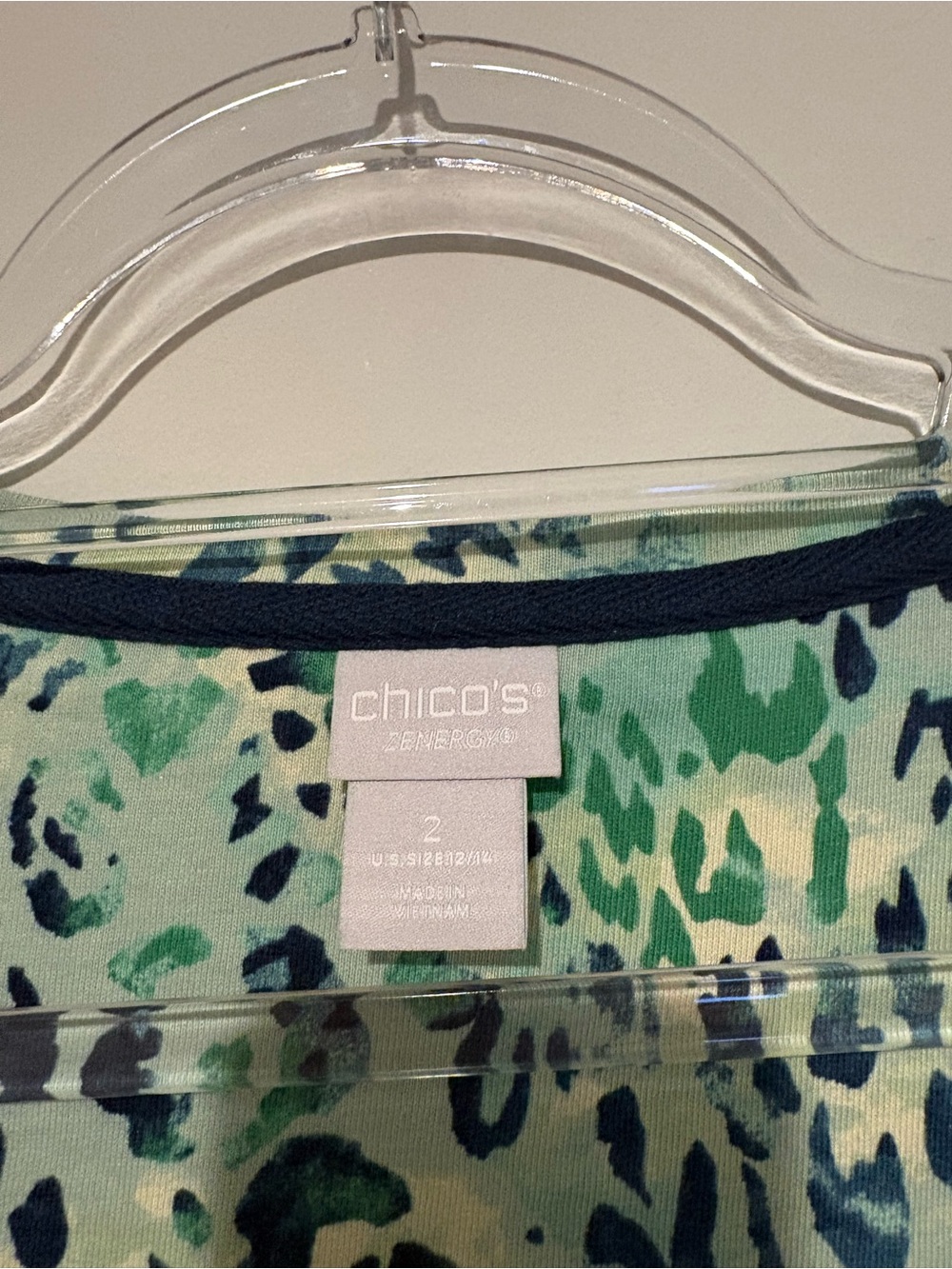 Chico’s Zenergy cheetah animal print long sleeve top green size 2 12/14 - Picture 4 of 4